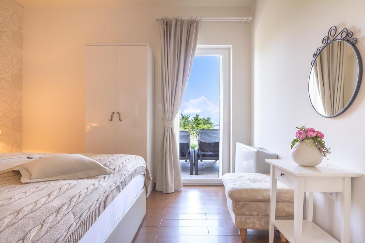 Luxury Apartments Villa Luce Malinska Exterior foto